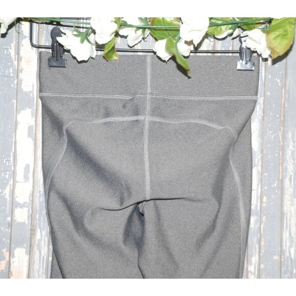 Under Armour Ladies Workout Athletic Gray Capri Leggings XS Elastic Waist Casual - Picture 5 of 7